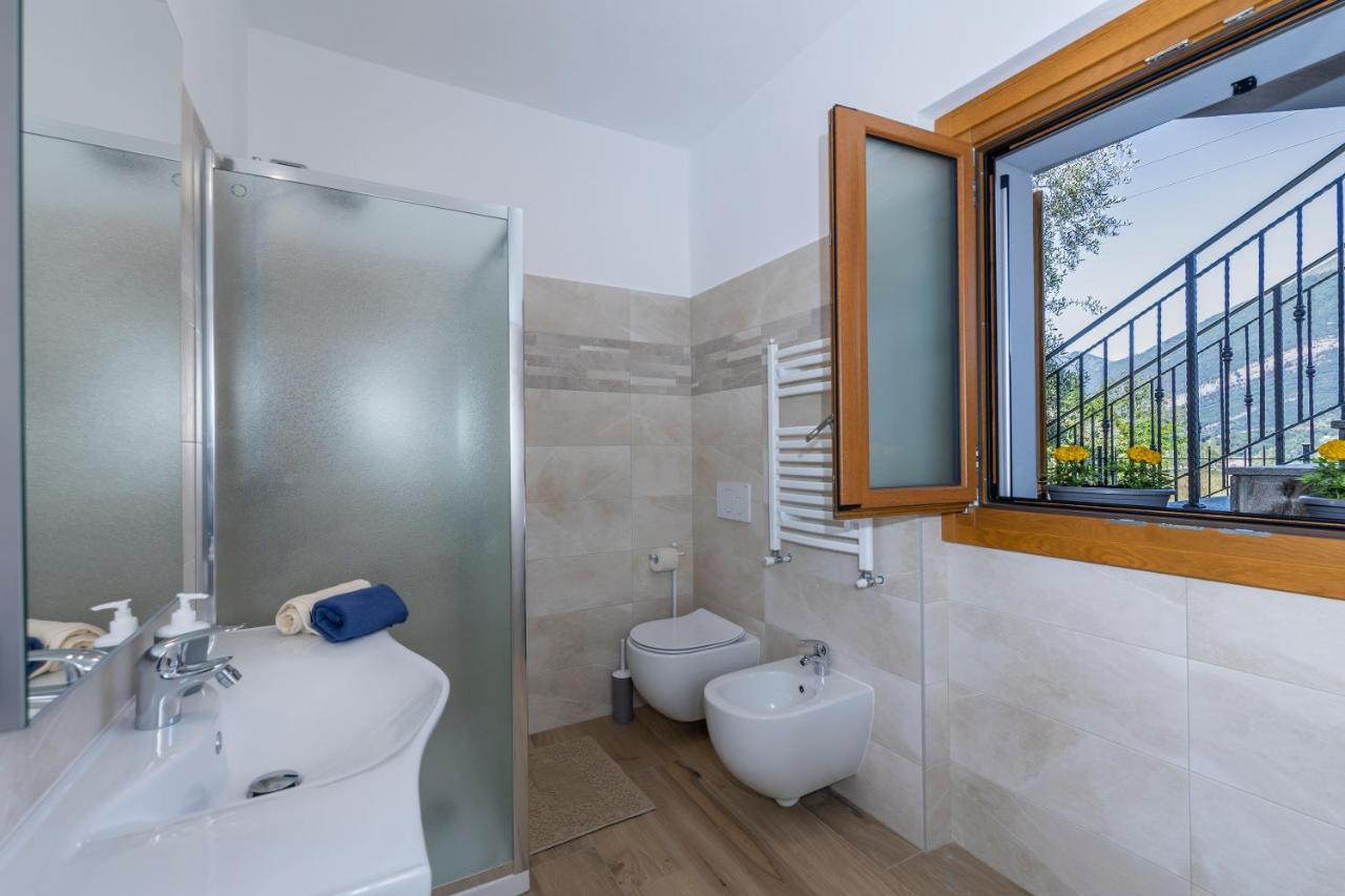 Apartment With Garden And Parking Беладжо Екстериор снимка