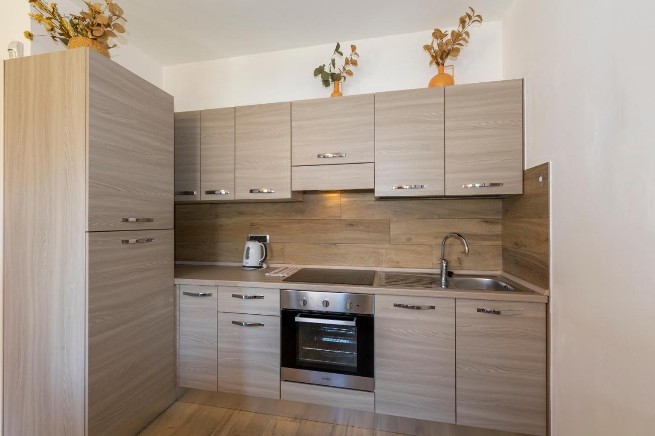 Apartment With Garden And Parking Беладжо Екстериор снимка