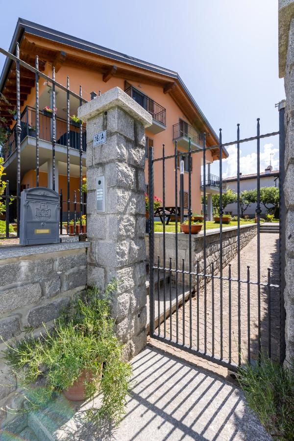 Apartment With Garden And Parking Беладжо Екстериор снимка
