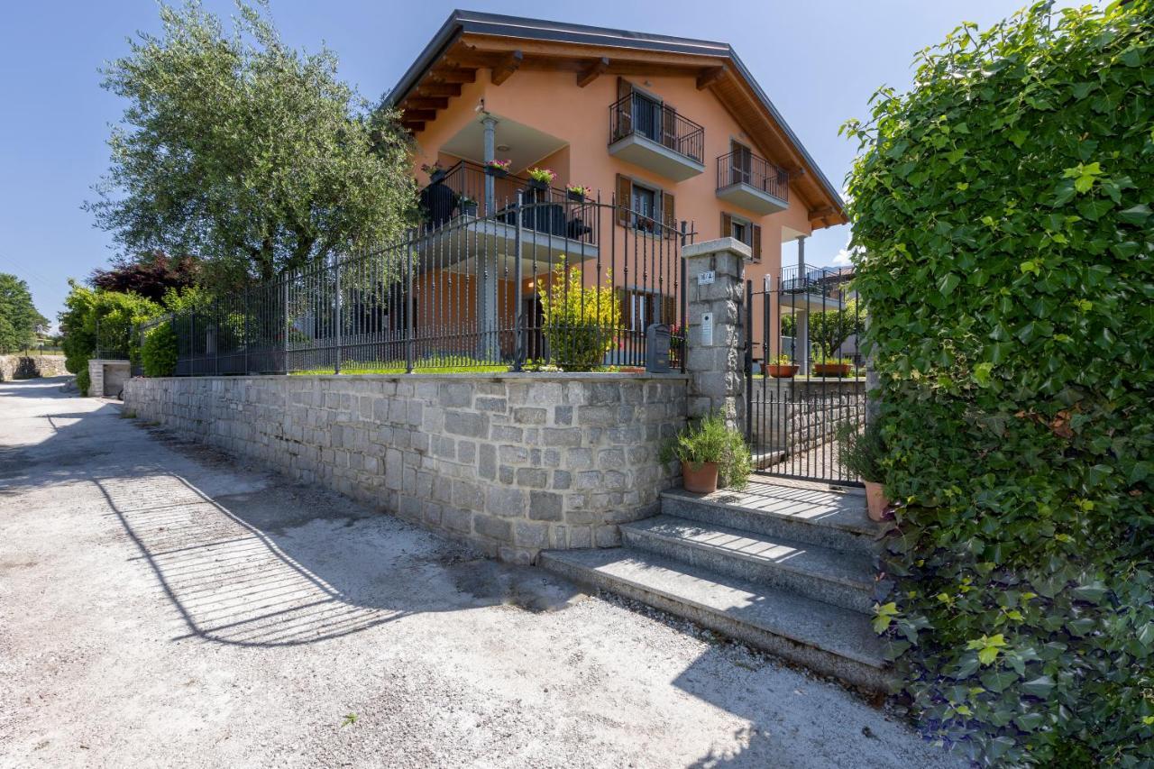 Apartment With Garden And Parking Беладжо Екстериор снимка
