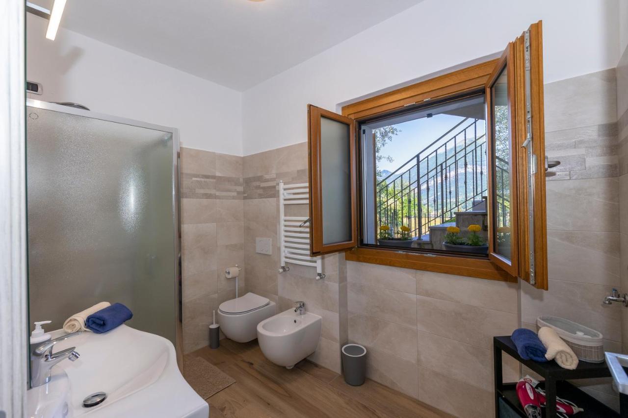 Apartment With Garden And Parking Беладжо Екстериор снимка
