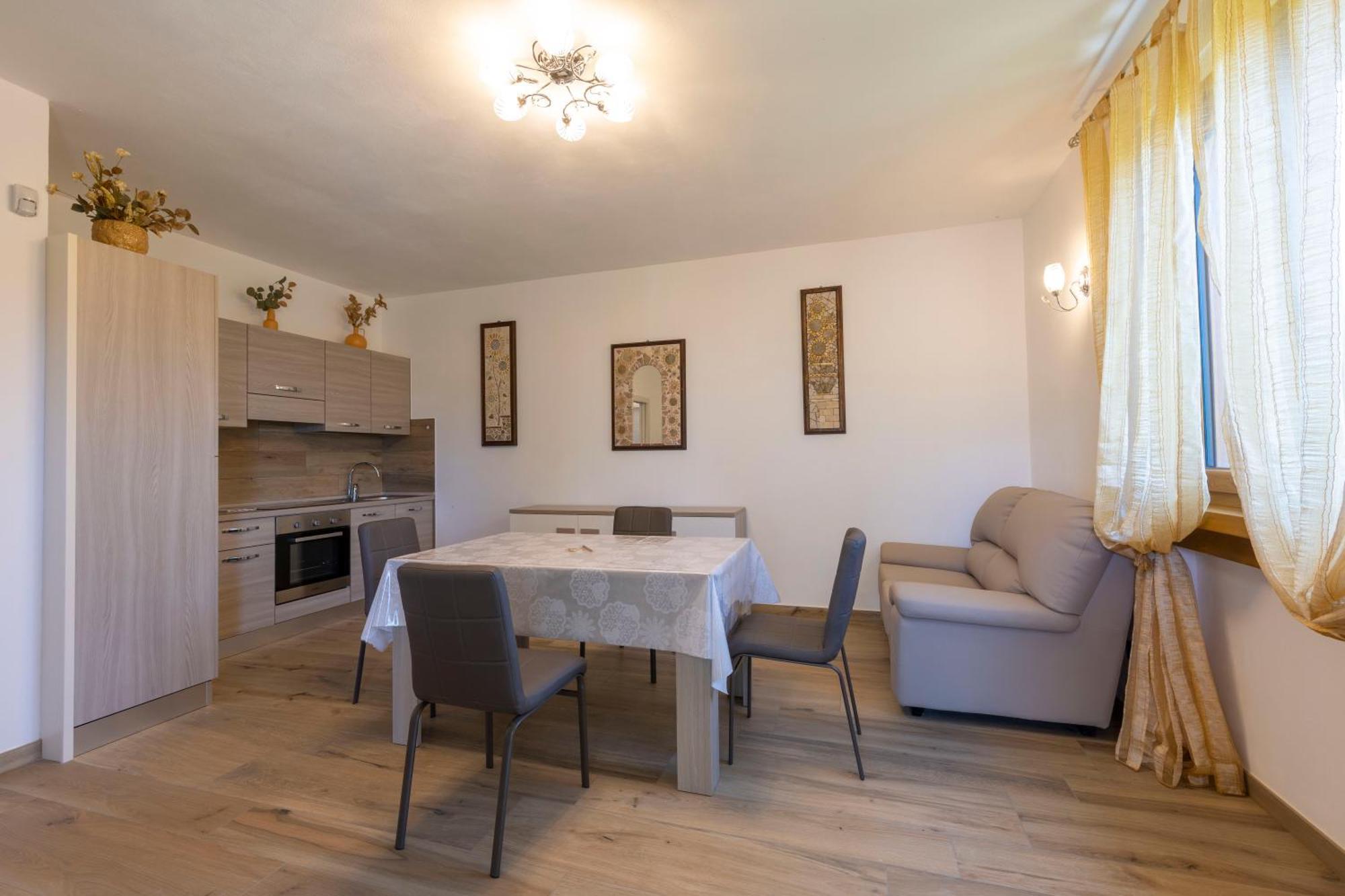 Apartment With Garden And Parking Беладжо Екстериор снимка